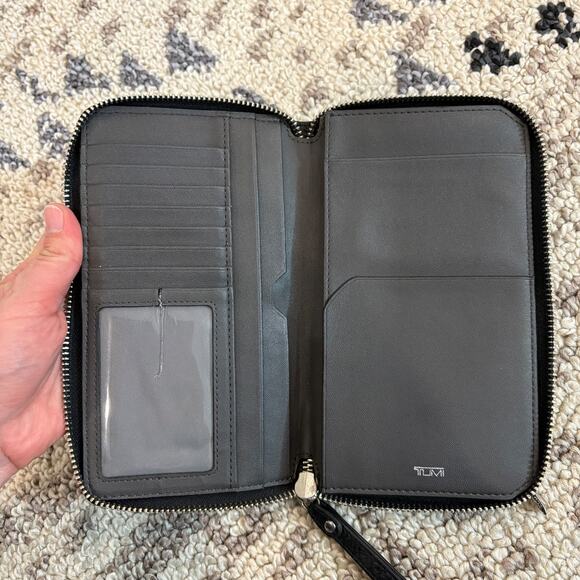 Tumi Zip Around Wristlet Wallet Leather Black Small - Picture 4 of 10
